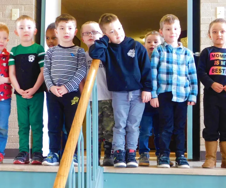 KIds on ste ps of Hartz Center